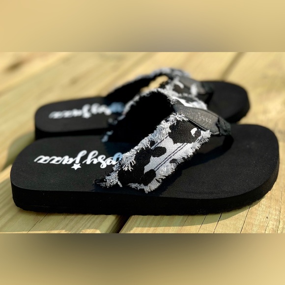 Gypsy Jazz Shoes - NEW Gypsy Jazz Cow Print Flip Flop Sandals 7